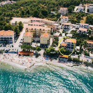  Apartament David - 20m From The Beach With Parking Chorwacja