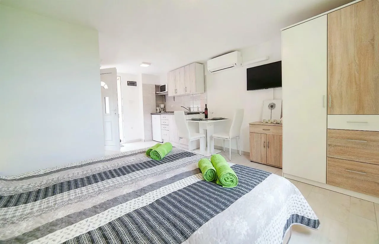 Apartmani Sandra Rovini Moscenice 0*,  Kroatien