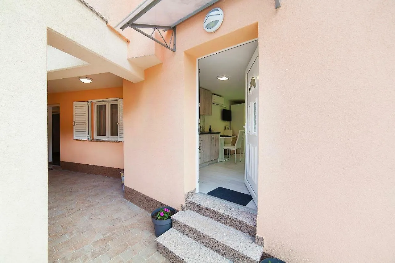 Apartmani Sandra Rovini Moscenice 0*,  Kroatien