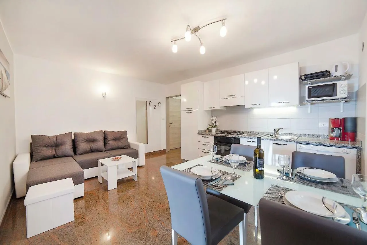 Apartmani Sandra Rovini Moscenice 0*,
